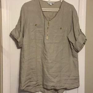 Linen top and pant set cute gold accents.